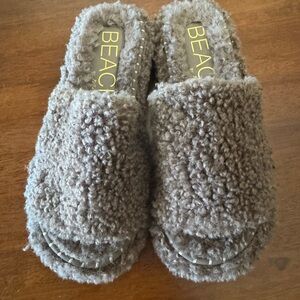 Beach by Matisse Frost Faux Shearling Platform Slide Sandals – Size 7.5